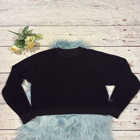 SET Active Tops - Set Active Black Velour Crewneck Cropped Sweatshirt